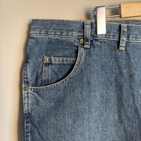 Wrangler Rugged Wear 44x32 Men's Cowboy Blue Jeans Standard Wash Size Workwear - Picture 3 of 14